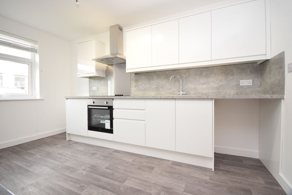 Property photo 1 of 6 Kitchen