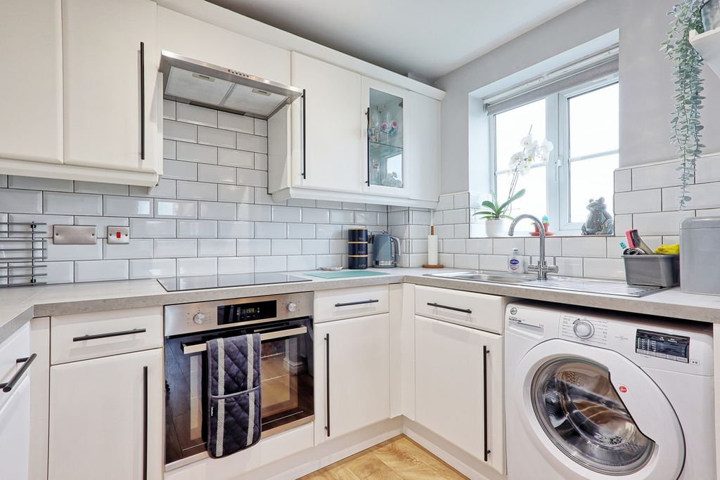 Property photo 2 of 20