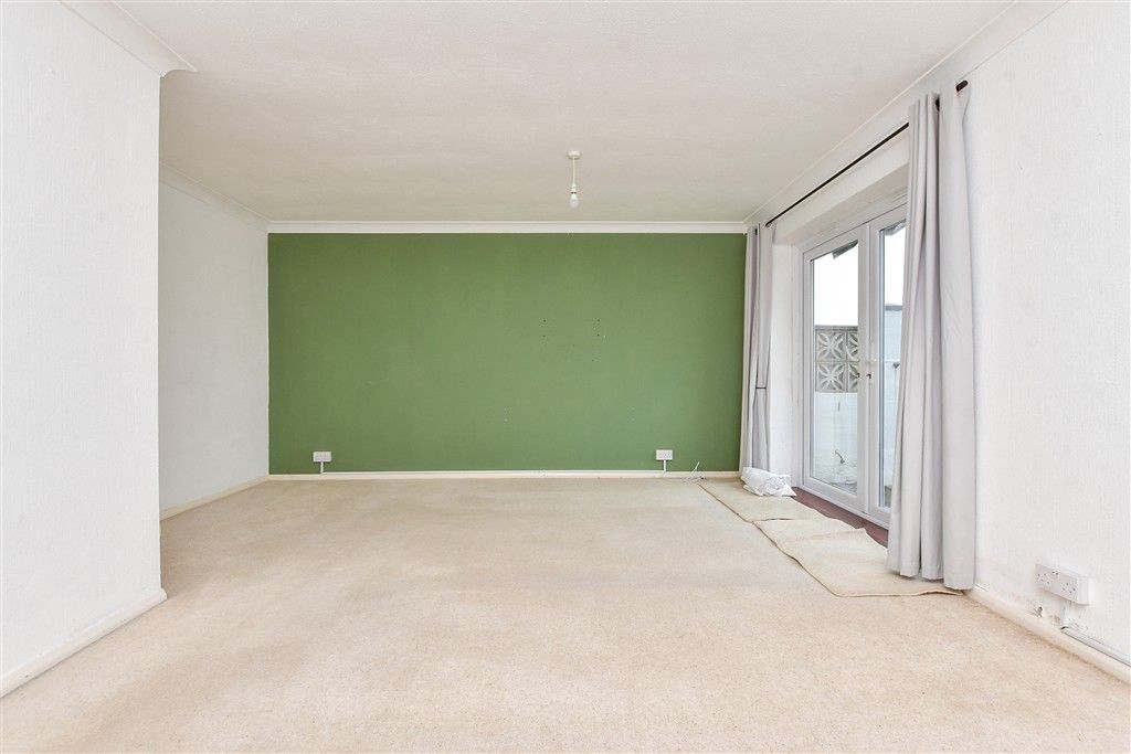 Property photo 3 of 13 Lounge/Diner