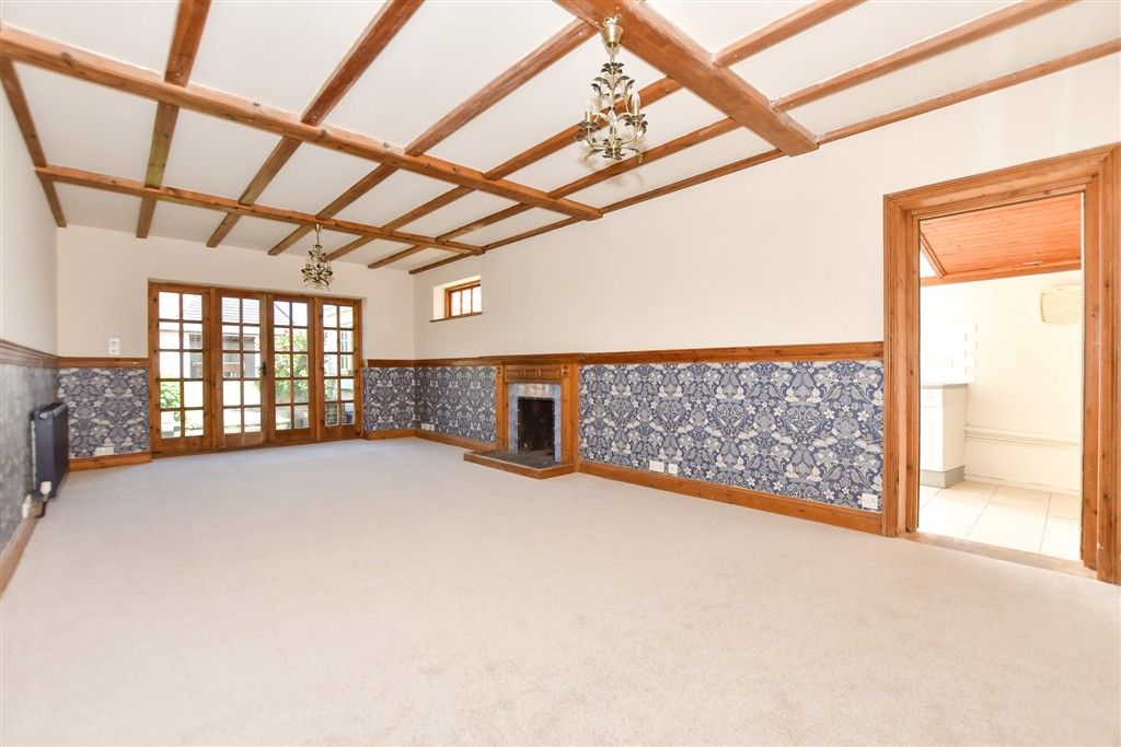 Property photo 3 of 13 Lounge