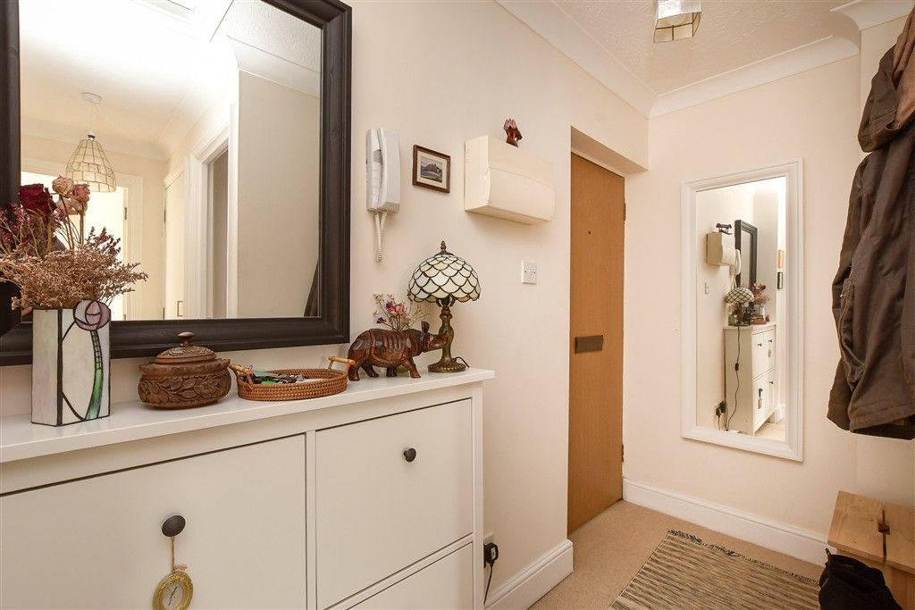 Property photo 2 of 17 Entrance Hall