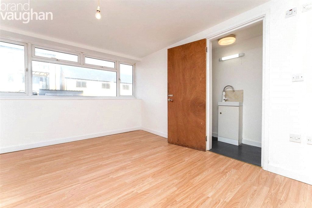 Property photo 1 of 5 Studio