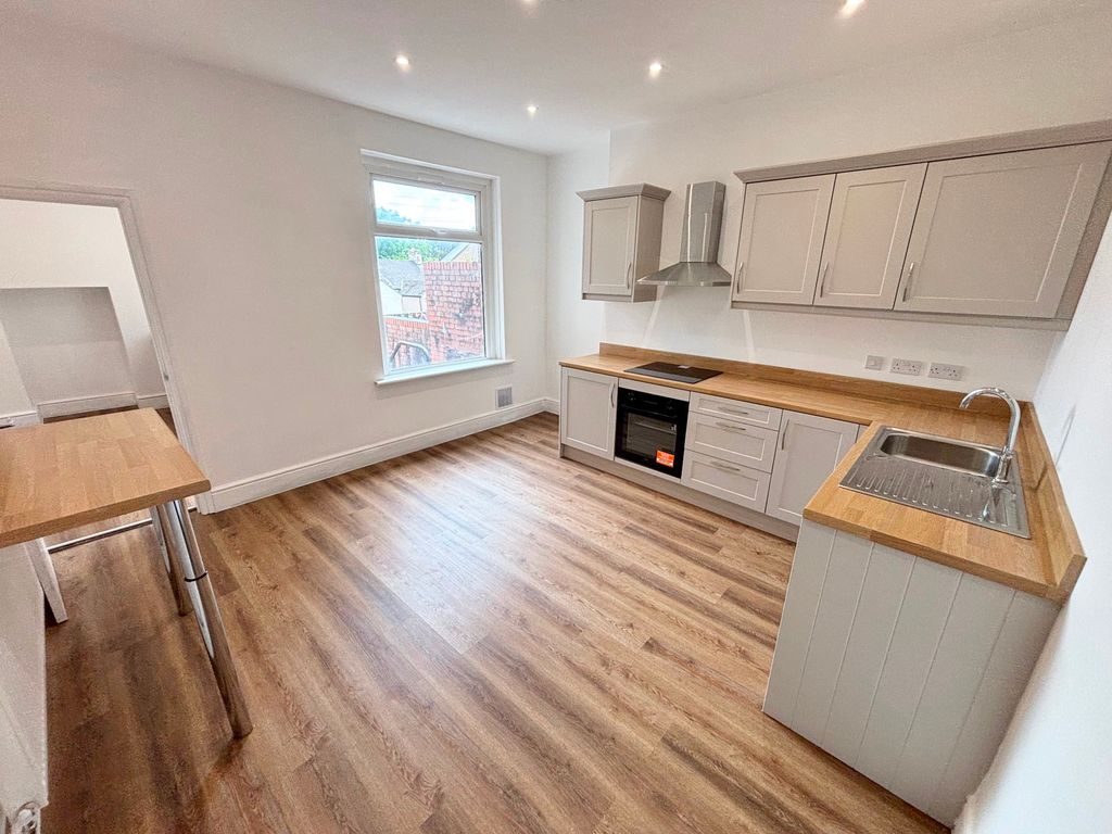 Property photo 2 of 31