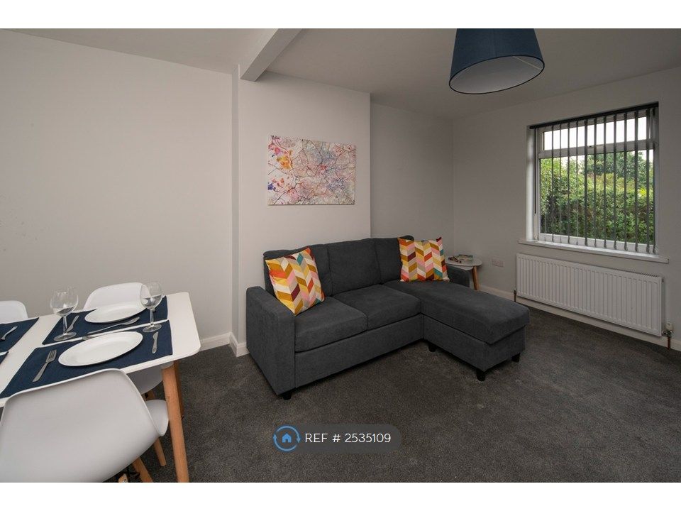 Property photo 2 of 28