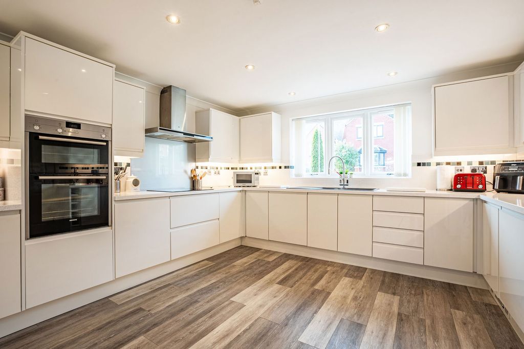 Property photo 3 of 63