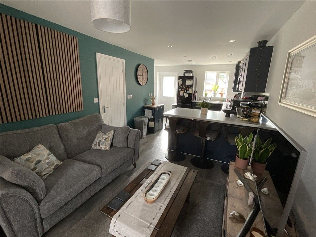 Property photo 2 of 5 Lounge/Kitchen
