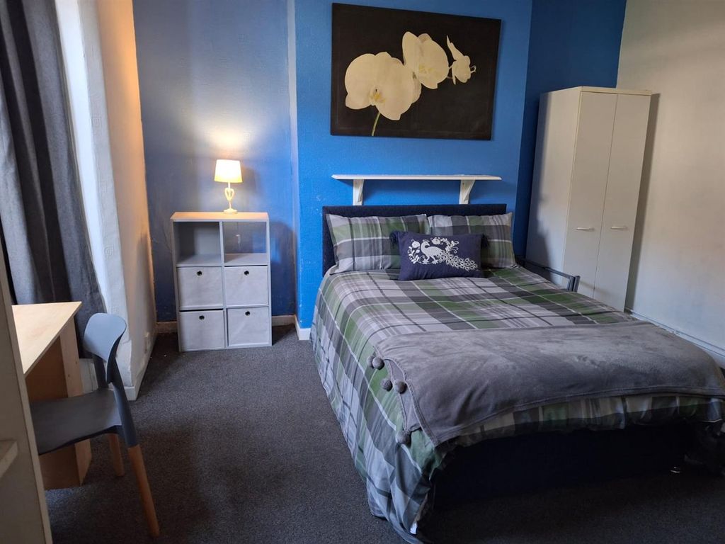 Property photo 2 of 14 Bedroom
