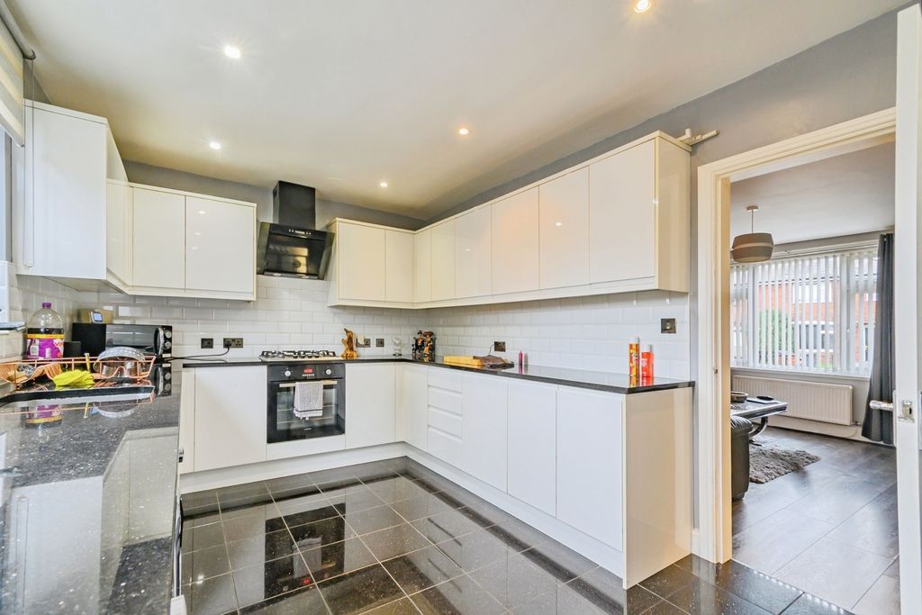 Property photo 2 of 12 Kitchen