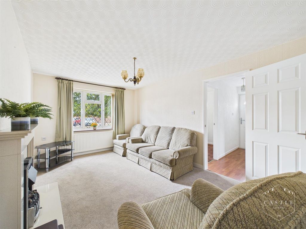 Property photo 2 of 18 Lounge