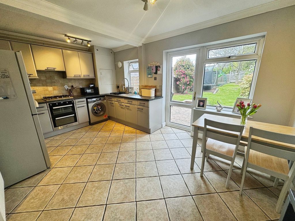 Property photo 3 of 17 Kitchen/Dining Area