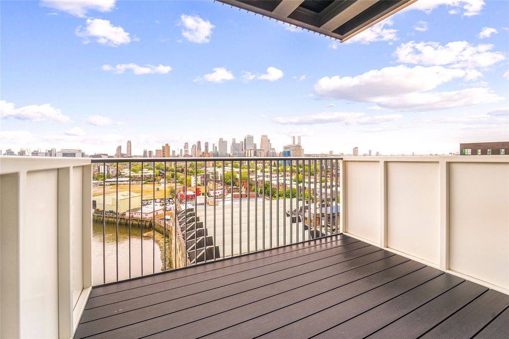 Property photo 2 of 11 Skyline Apartments