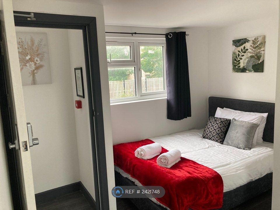 Property photo 1 of 12 Room F- Available Now (£925)