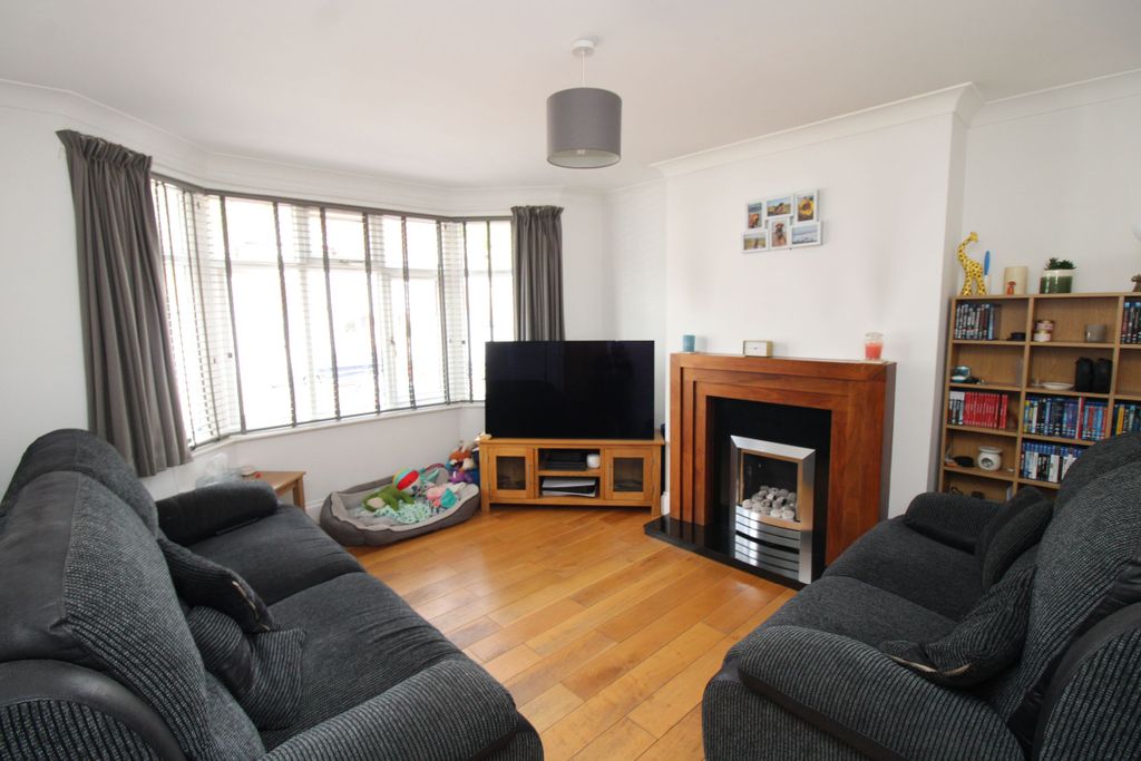 Property photo 2 of 25