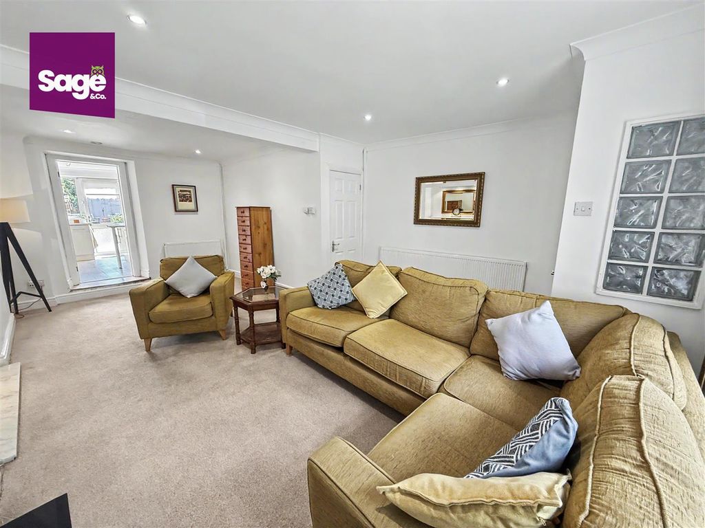Property photo 2 of 25