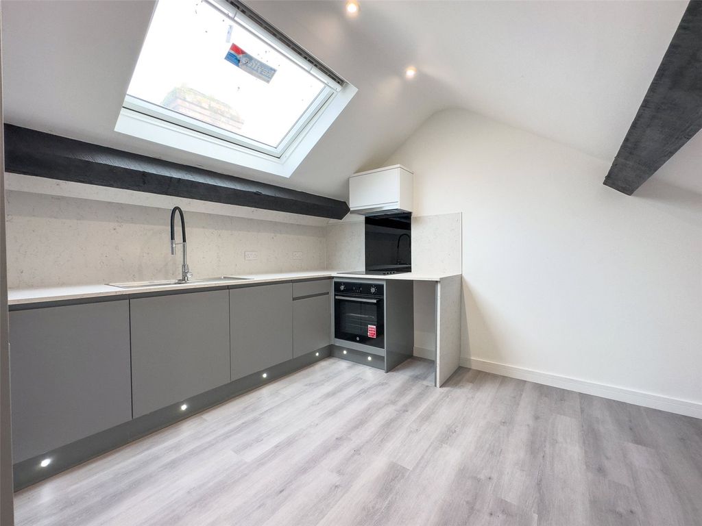 Property photo 3 of 10 Kitchen/Dining