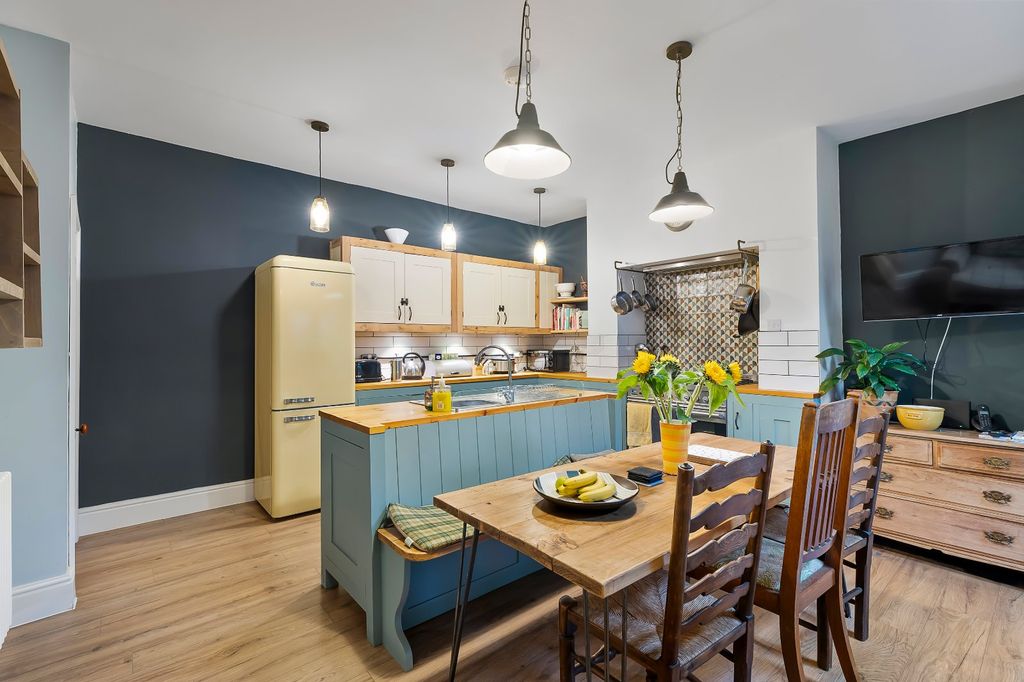 Property photo 2 of 21 Picture 2