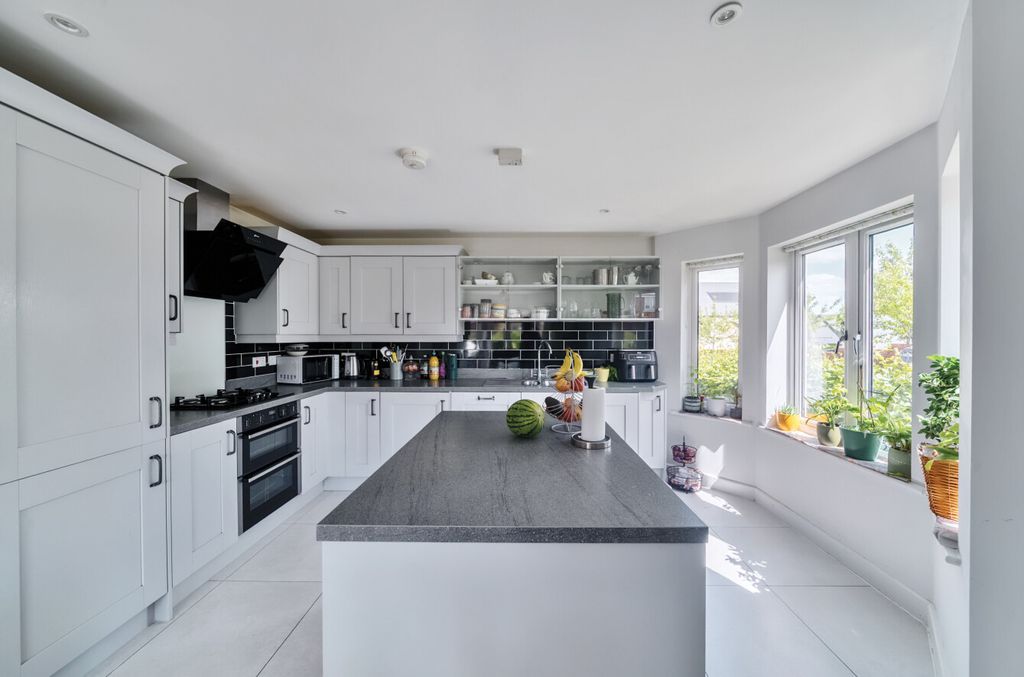 Property photo 3 of 12 1314210-17-68596c...