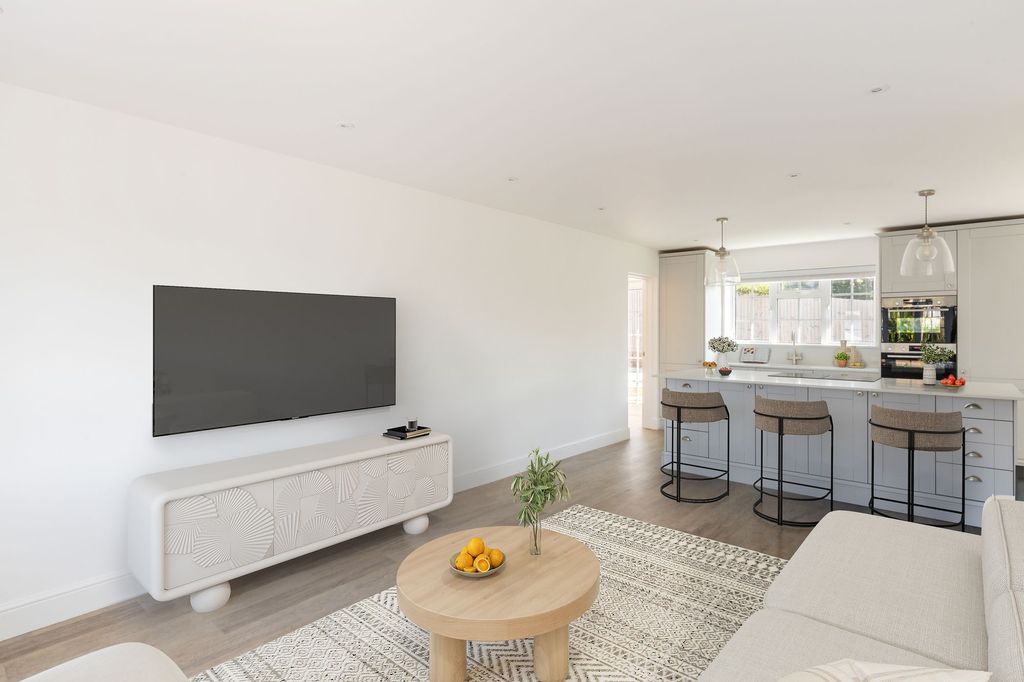 Property photo 2 of 21