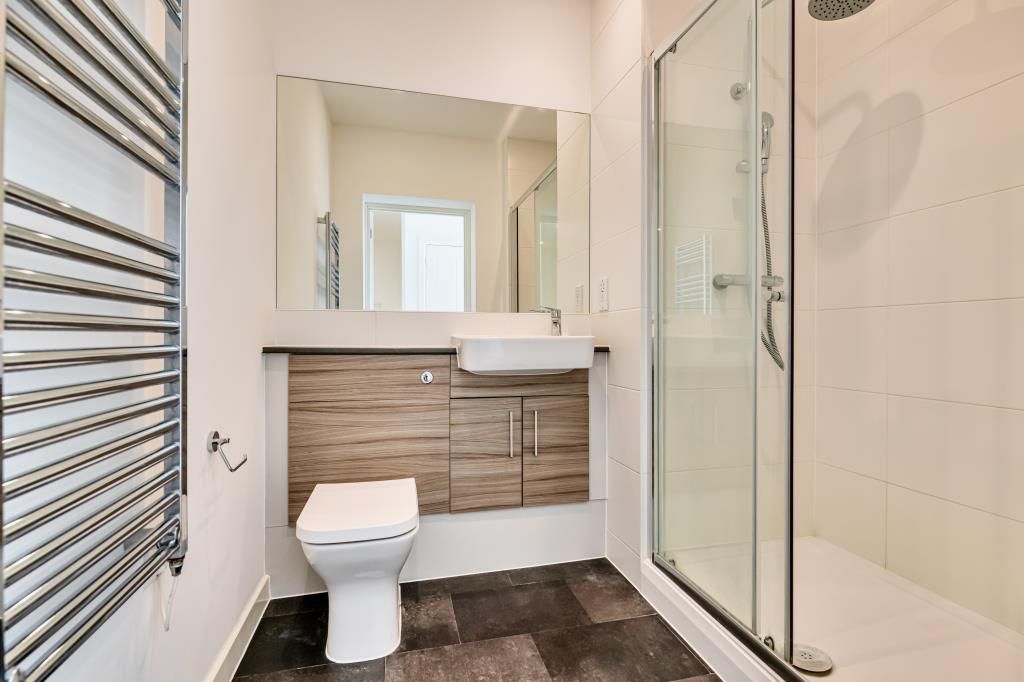 Property photo 2 of 10 Bathroom