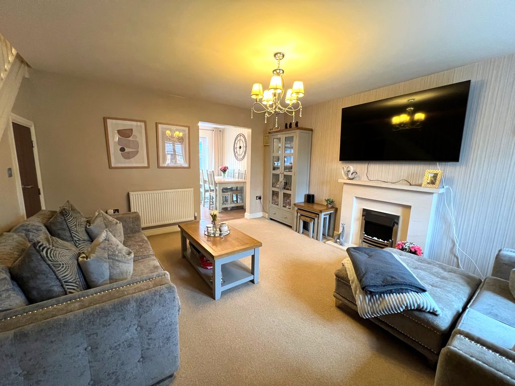 Property photo 2 of 18 Lounge