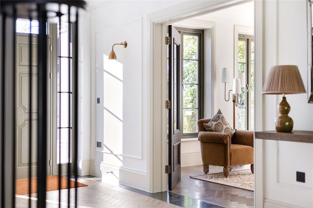 Property photo 3 of 24 Entrance Hall