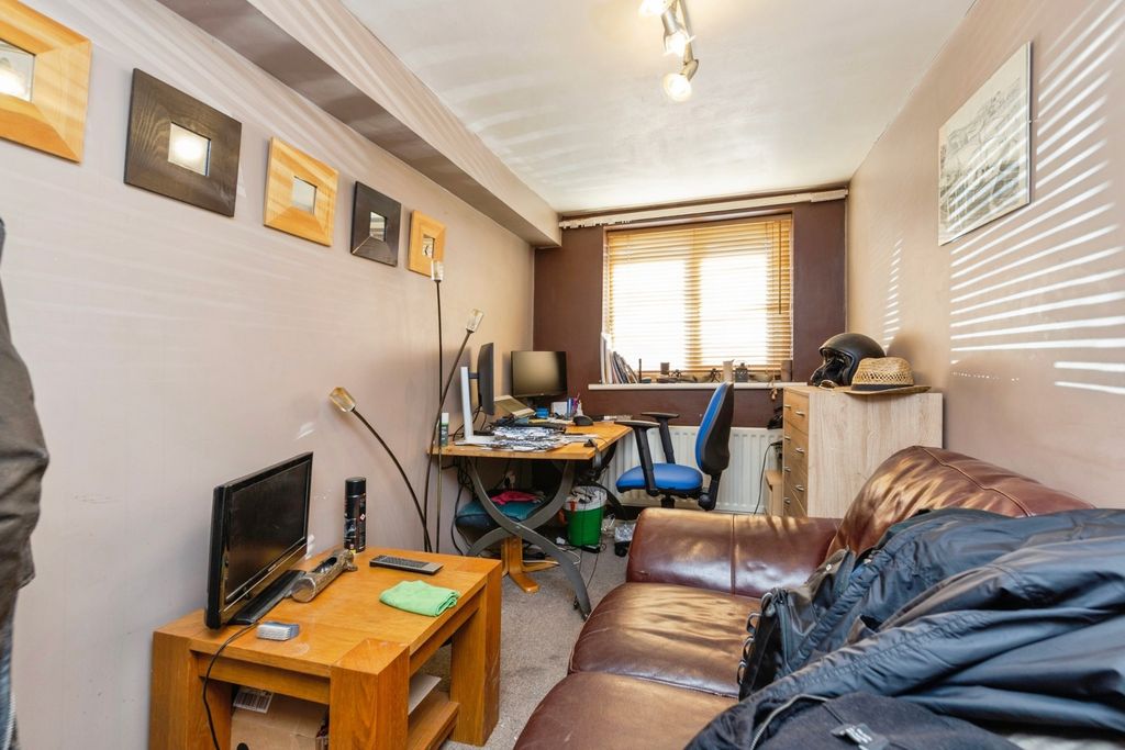 Property photo 3 of 17 Photo