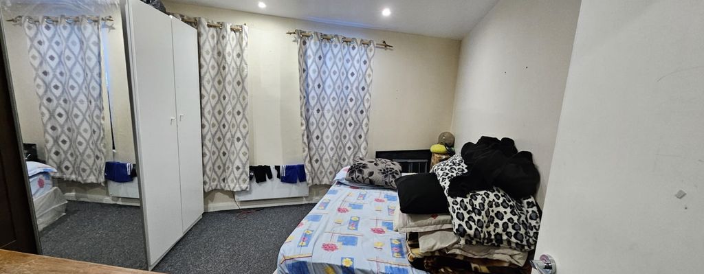 Property photo 3 of 4 Bedroom