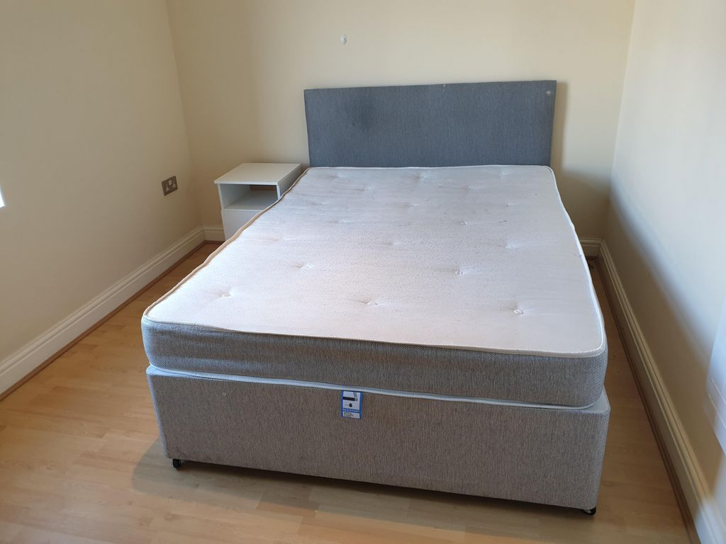 Property photo 1 of 9 Curzon Avenue
