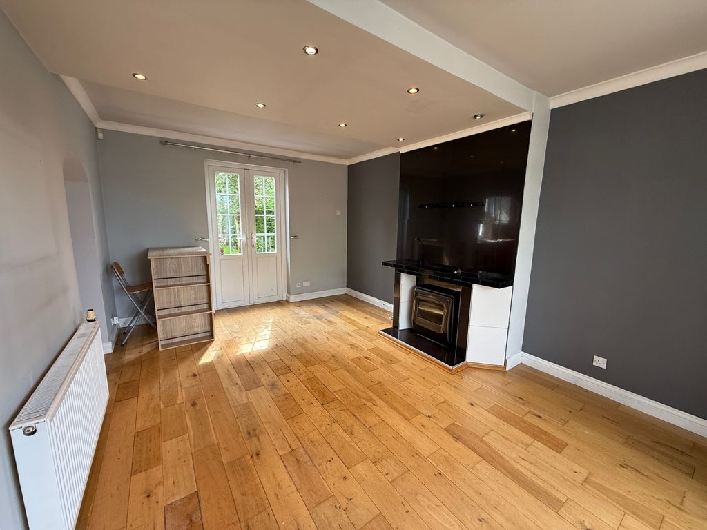 Property photo 3 of 11 Gallery
