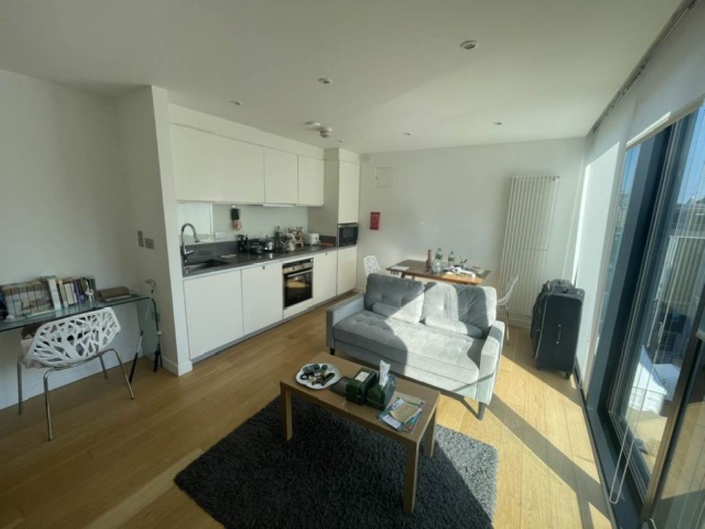 Property photo 3 of 9 8d4Ca75d-7659-4B1B-B43B-E3Af5c00c311