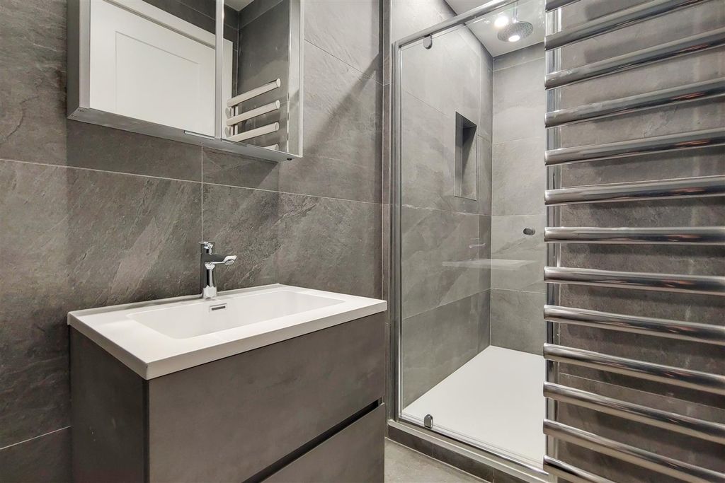 Property photo 3 of 20 4_Ensuite 2-0.Jpg