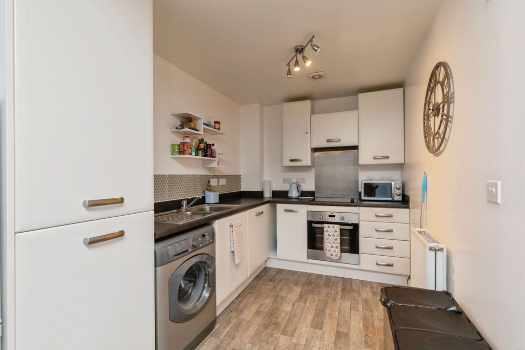 Property photo 2 of 20