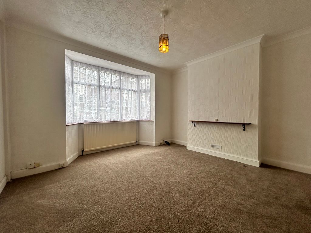 Property photo 3 of 17 Image