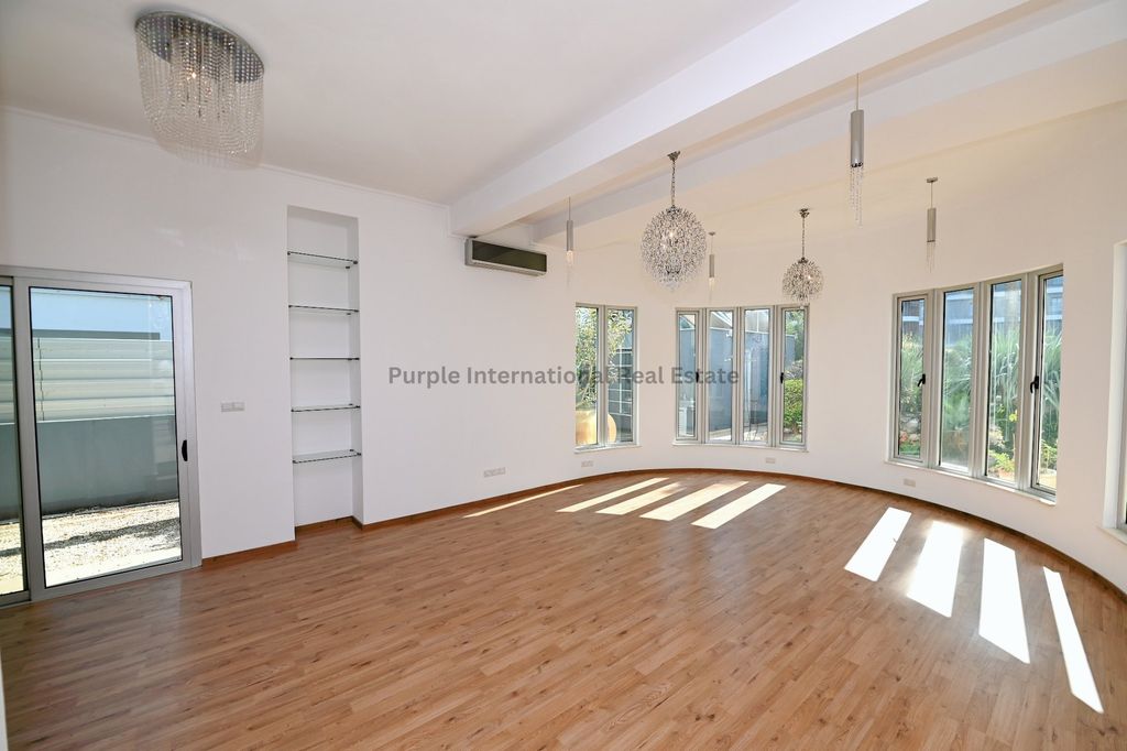 Property photo 3 of 40