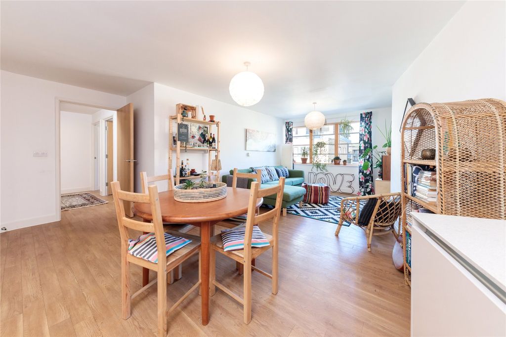 Property photo 3 of 10