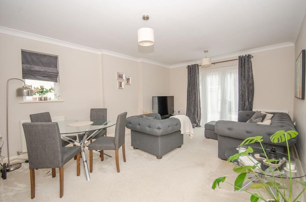 Property photo 2 of 15 Lounge-Diner.Jpg