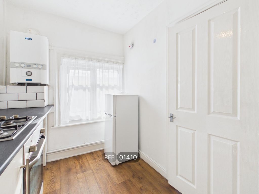 Property photo 3 of 15 Kitchen