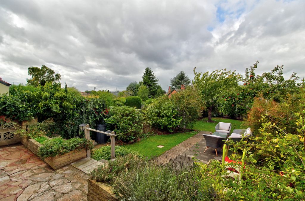 Property photo 2 of 28 Garden