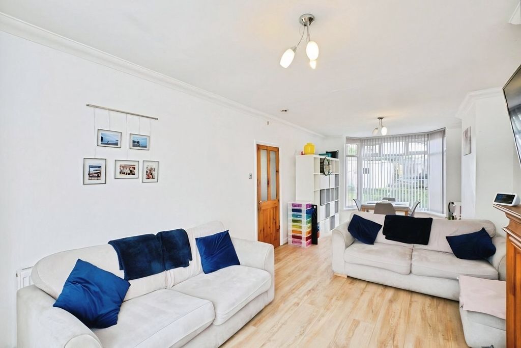 Property photo 2 of 20 Lounge/Dining Room