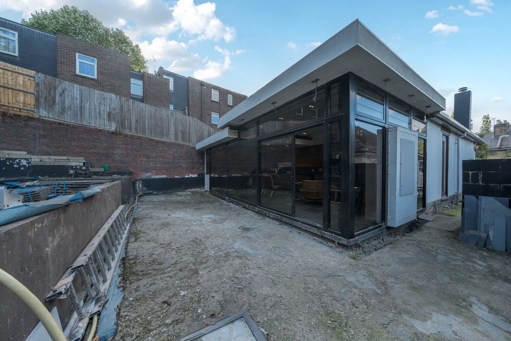 Property photo 3 of 25 Extension