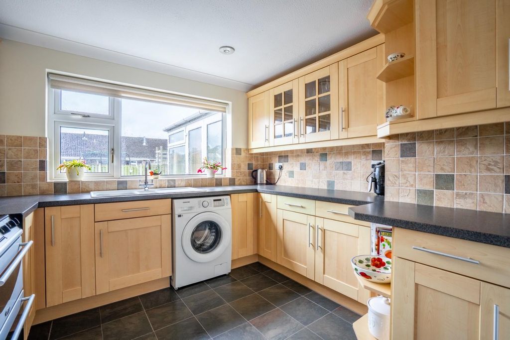 Property photo 2 of 18 Kitchen