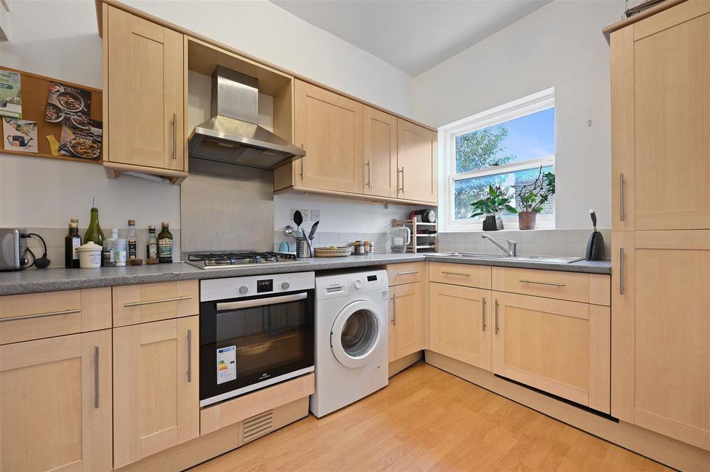 Property photo 3 of 9 Sinclair Road