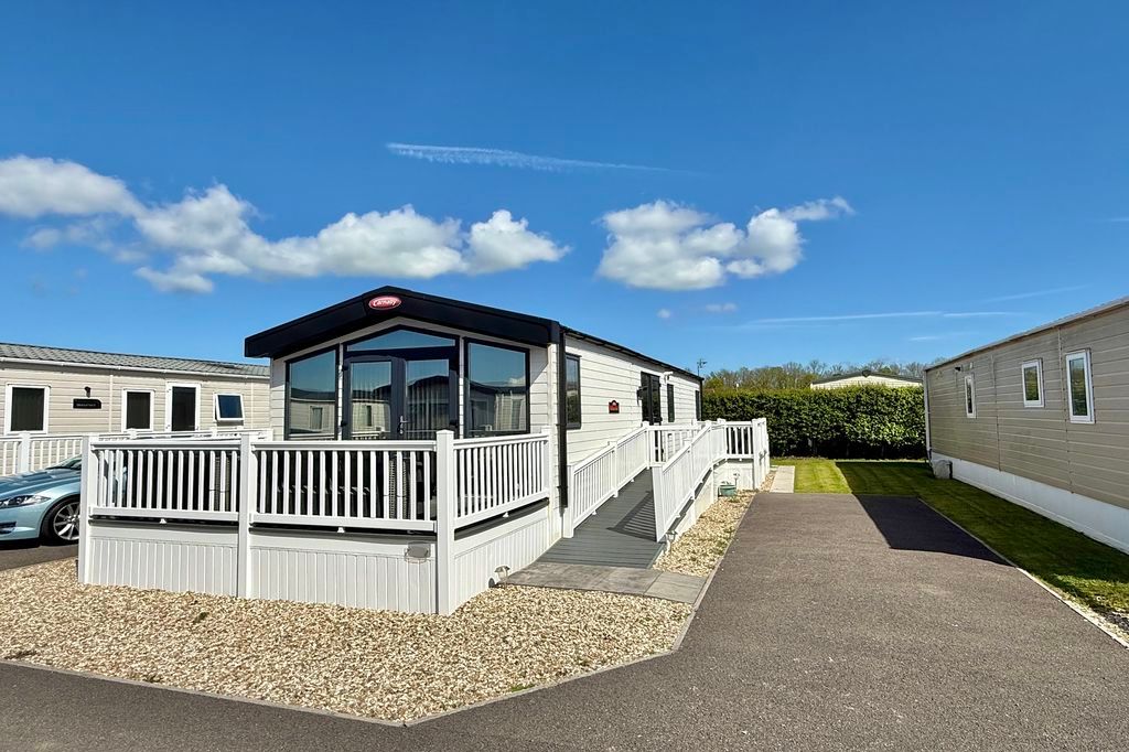 Property photo 1 of 21 Setting &amp; Driveway