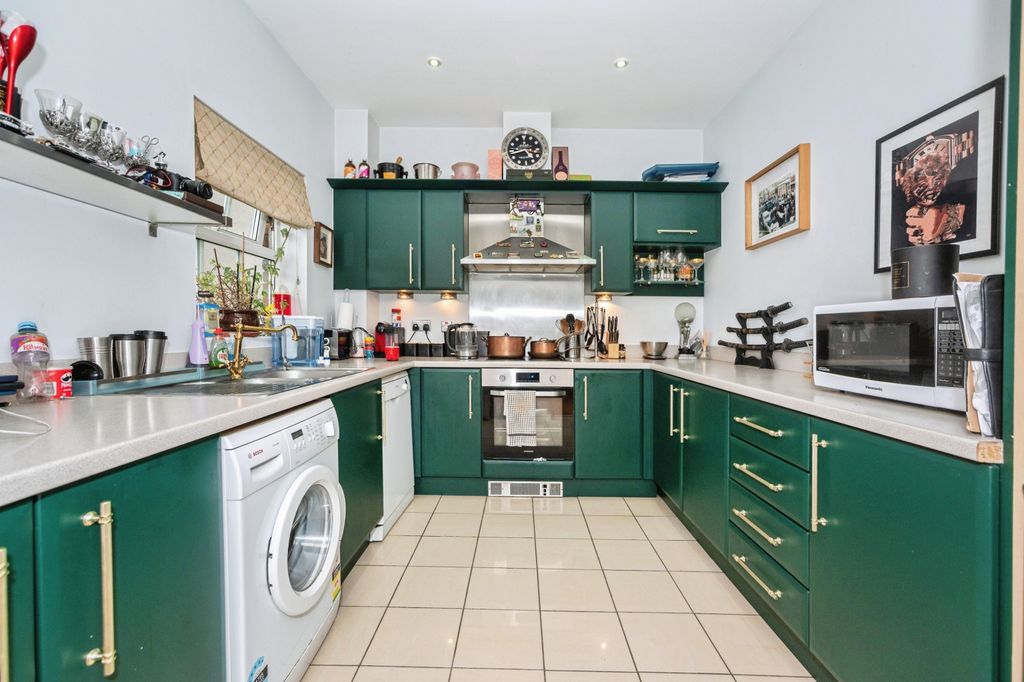 Additional image 7 of 3 bed flat for saleLiverymen Walk, Greenhithe DA9