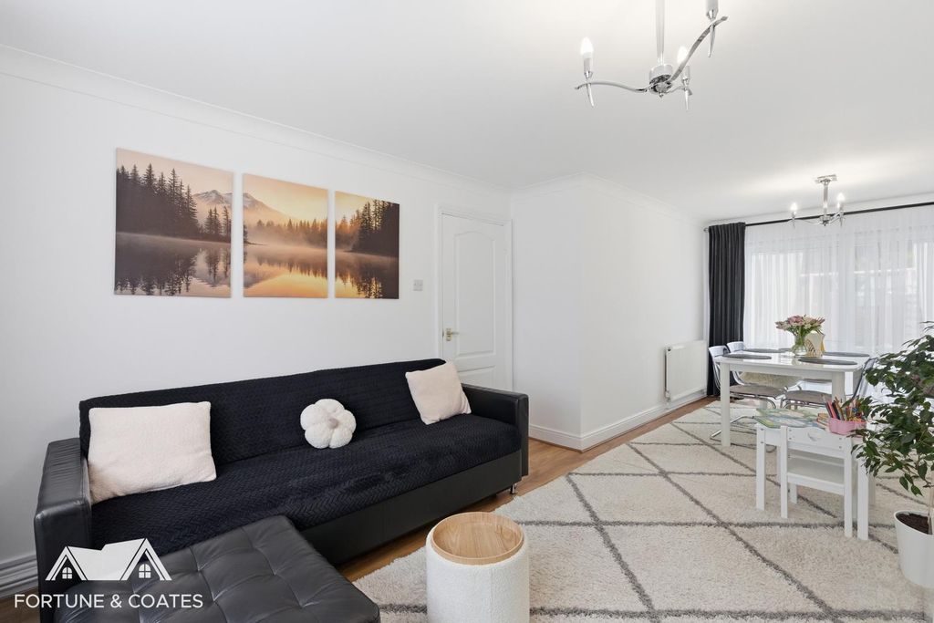 Property photo 2 of 18 Ladyshot_18.Jpg