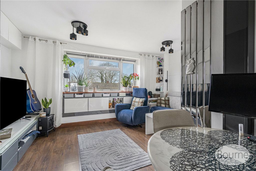 Property photo 1 of 18 Picture No. 11