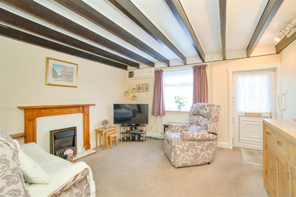 Property photo 2 of 11 Living Room