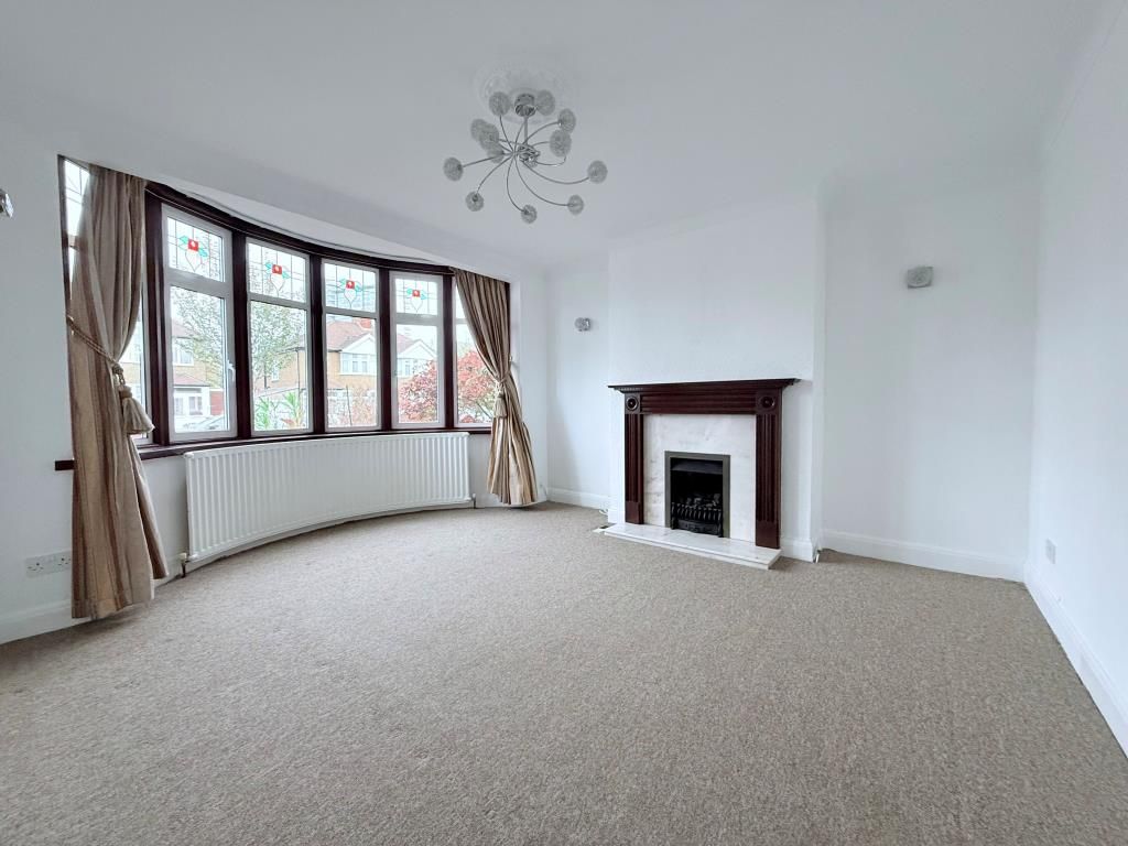 Property photo 2 of 17 Lounge