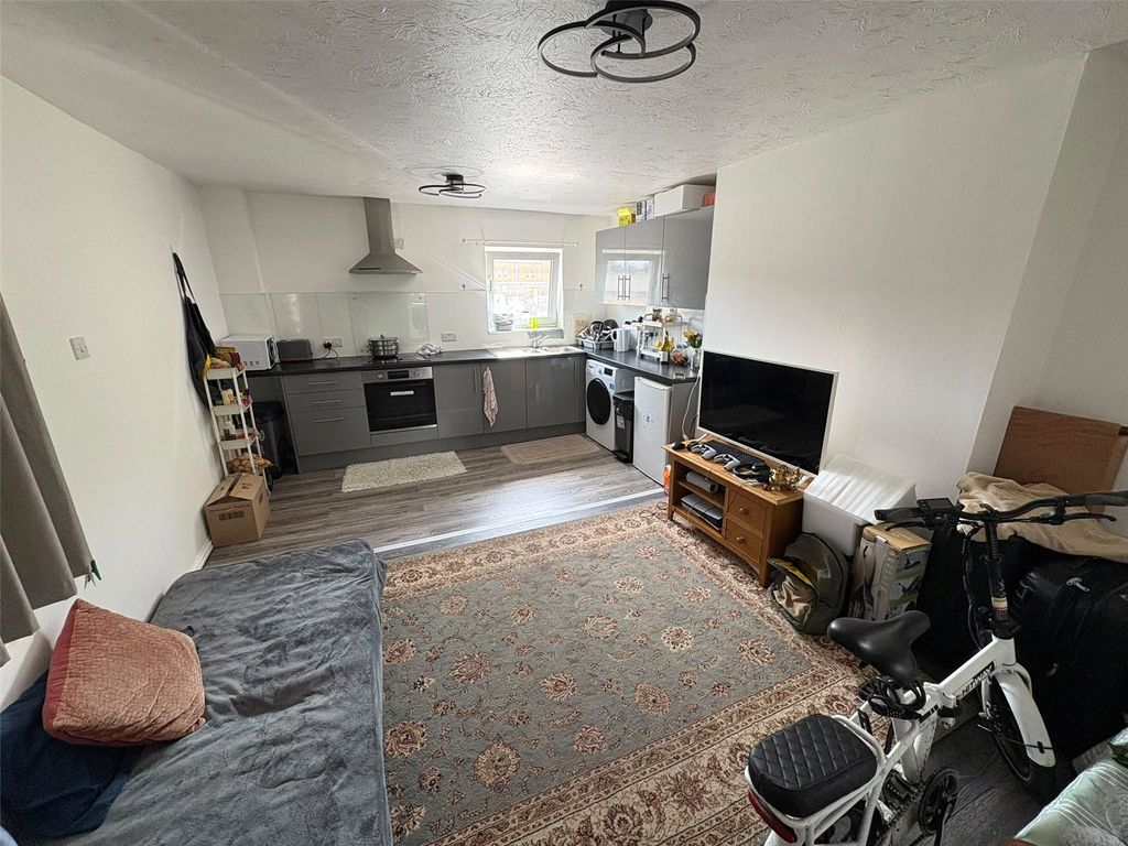 Property photo 3 of 11 Picture No. 14