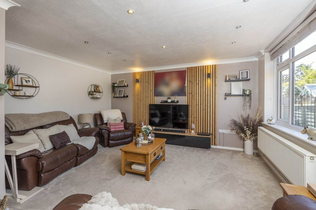 Property photo 2 of 25